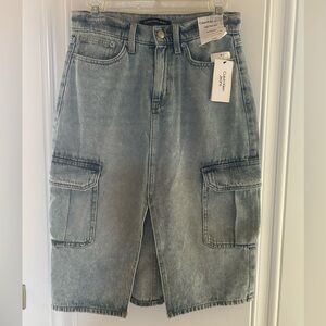 Calvin Klein Jeans Women’s Cotton High-Rise Cargo midi skirt in Size 6 or 28